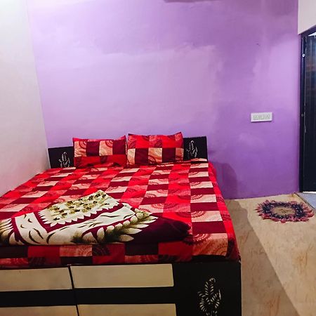 Jay Shree Radhey Home Stay Матура Екстериор снимка