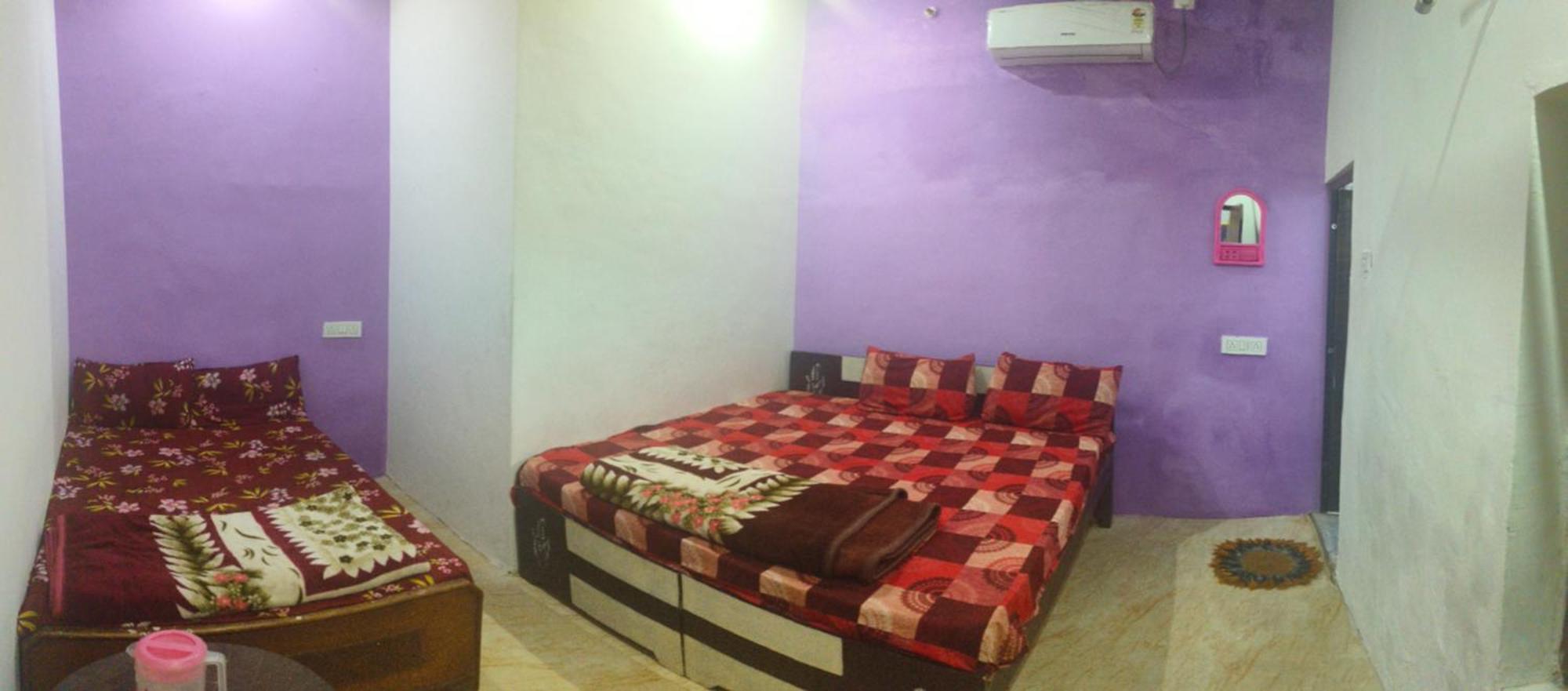 Jay Shree Radhey Home Stay Матура Екстериор снимка