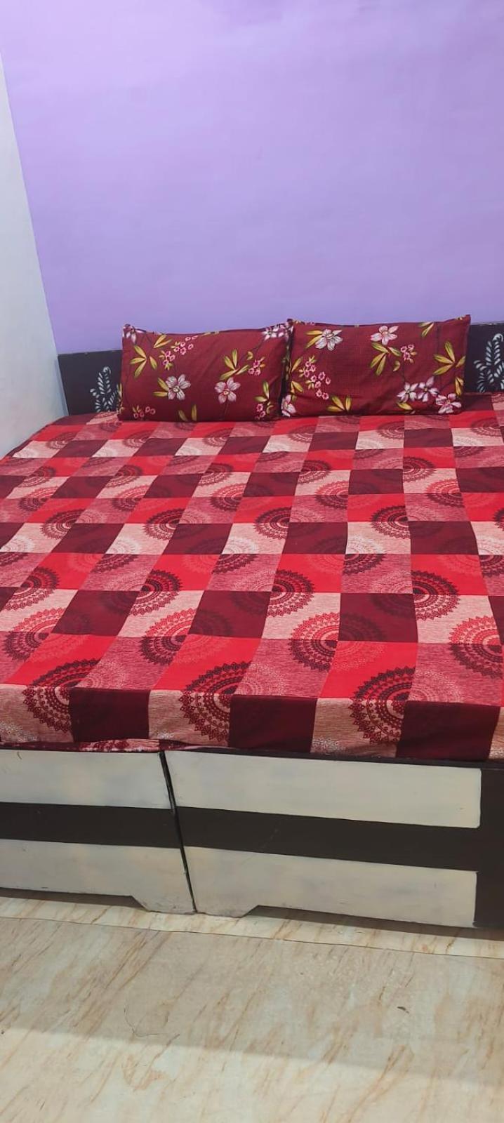 Jay Shree Radhey Home Stay Матура Екстериор снимка