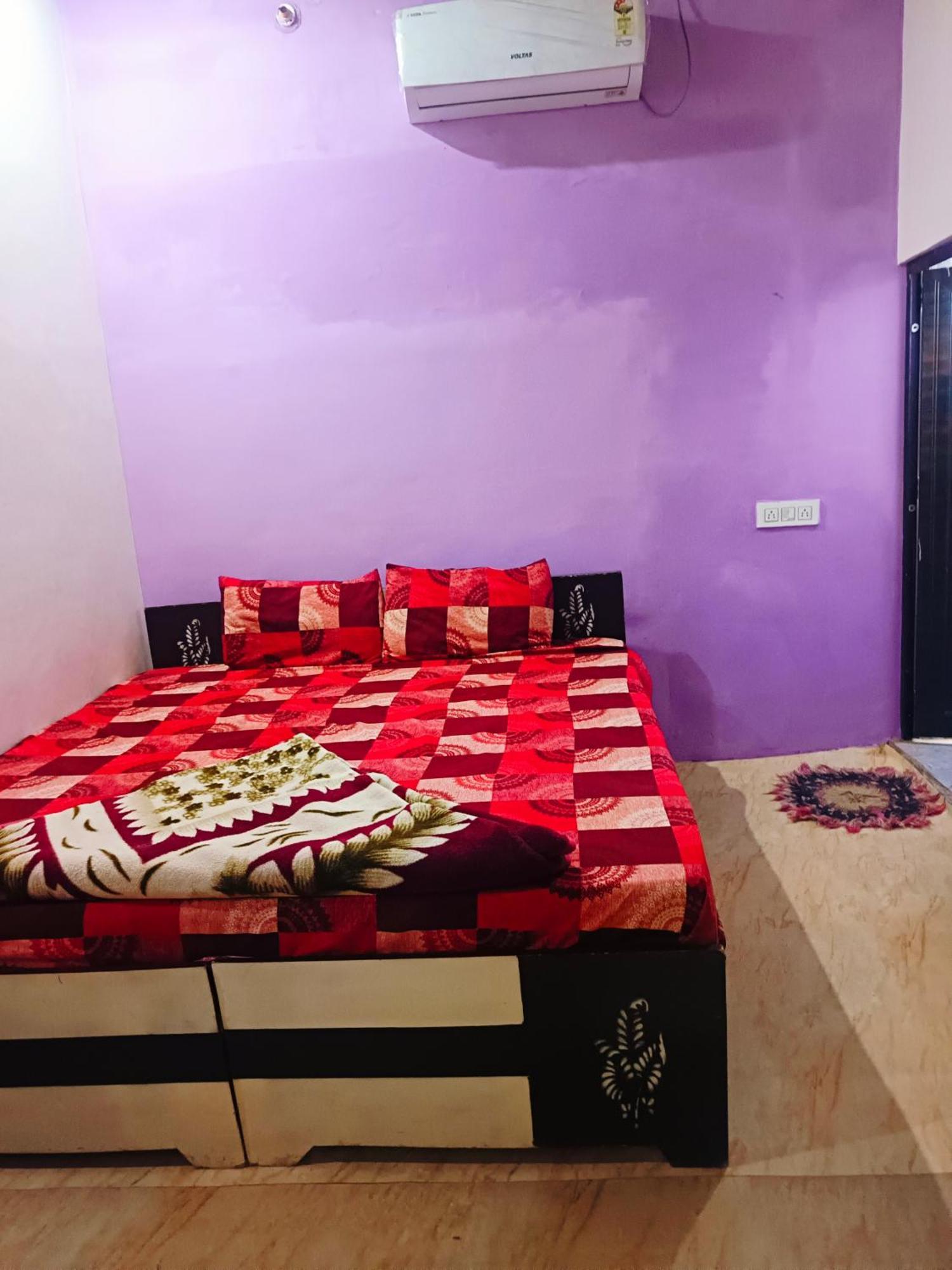 Jay Shree Radhey Home Stay Матура Екстериор снимка