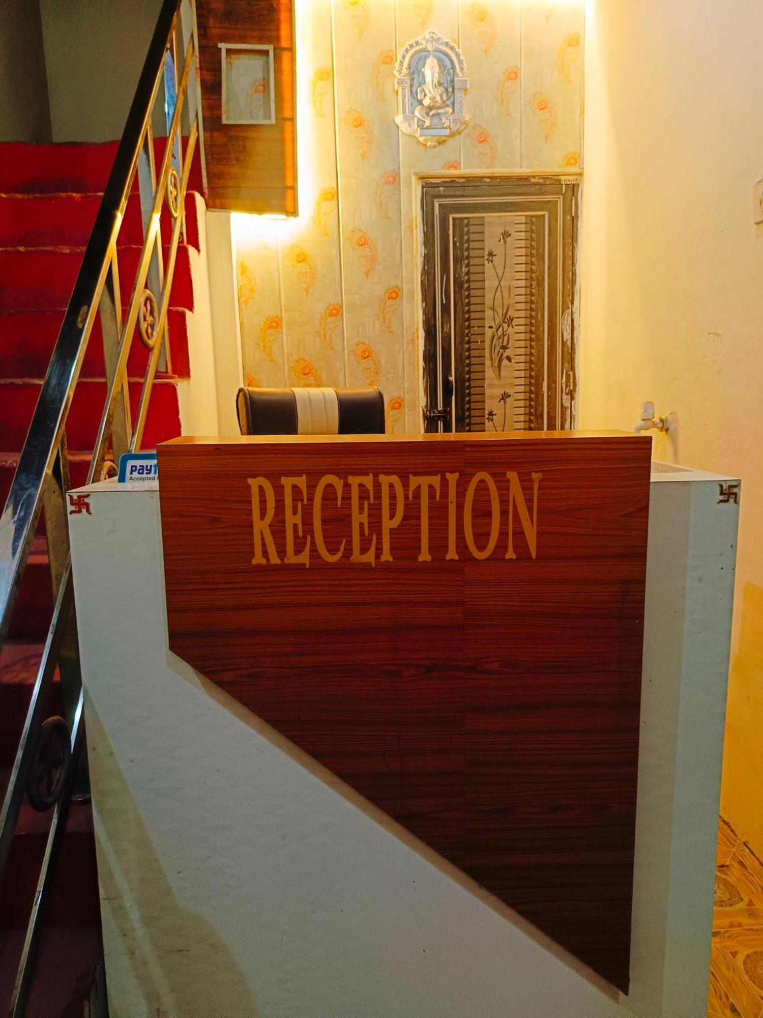 Jay Shree Radhey Home Stay Матура Екстериор снимка