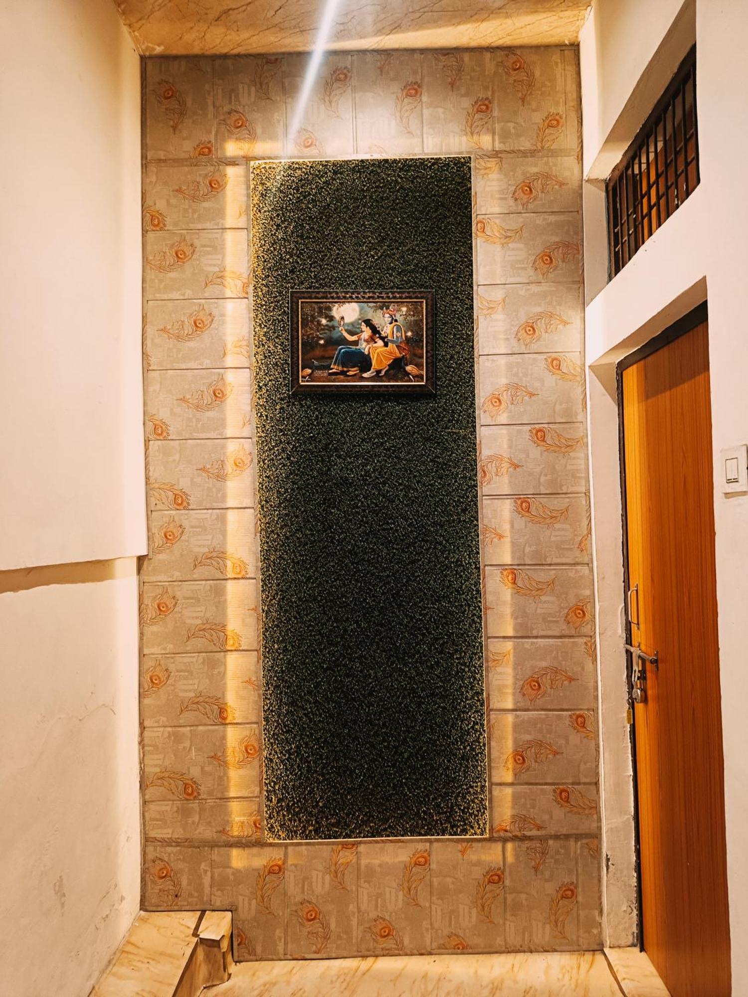 Jay Shree Radhey Home Stay Матура Екстериор снимка
